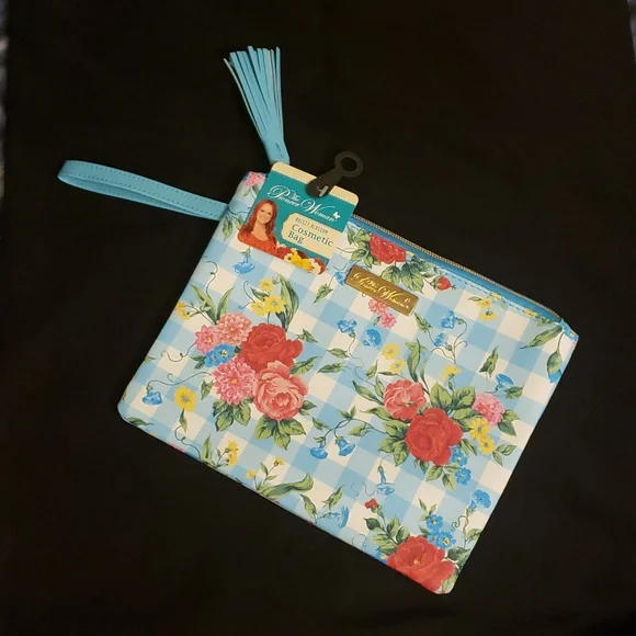 The Pioneer Woman Sweet Rose Cosmetic Bag 8.5" x 7"of - Picture 2 of 10